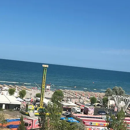 Coco Butique Luxury Apartament-mamaia Nord 那沃达利