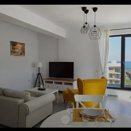 Coco Butique Luxury Apartament-mamaia Nord 那沃达利